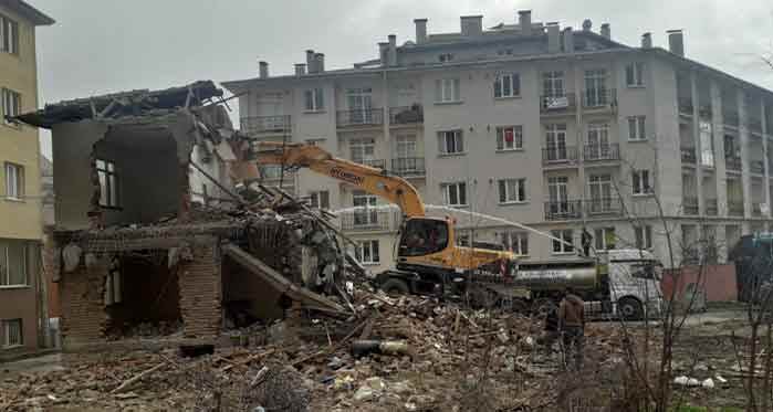 Eskişehir'de o binaların yıkımı sürüyor...