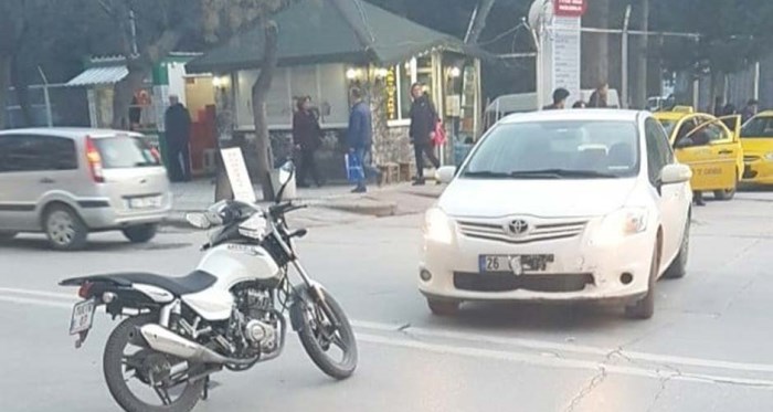 Eskişehir'de otomobil motosiklete çarptı: 1 yaralı