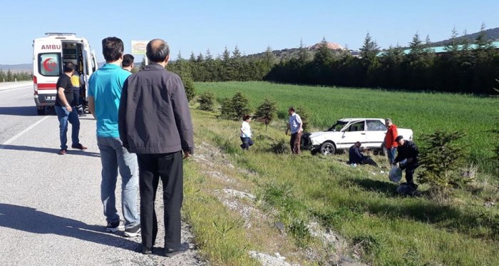Eskişehir'de otomobil şarampole uçtu: 2 yaralı
