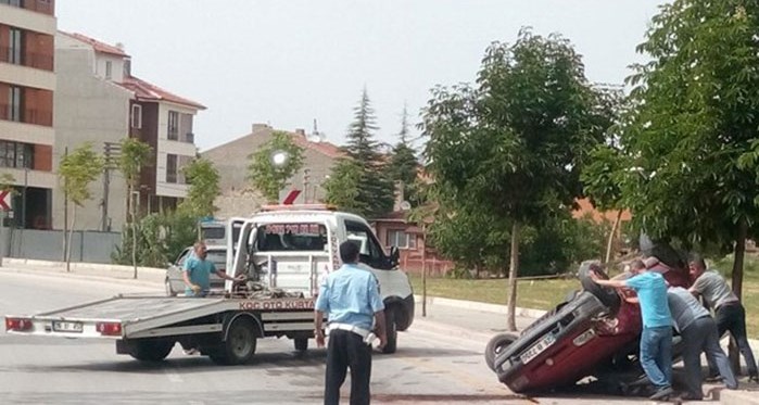 Eskişehir'de otomobil virajda takla attı