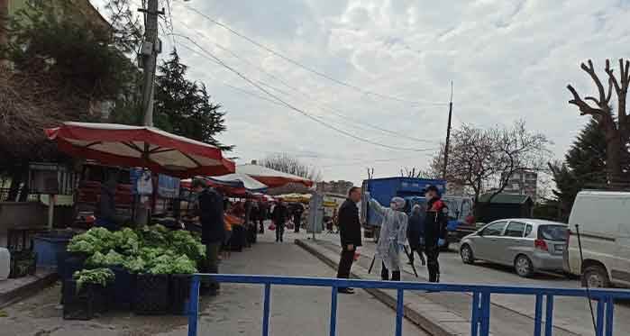 Eskişehir'de pazar girişlerinde polis kontrolü