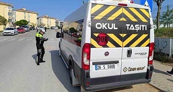 Eskişehir'de polis ekipleri okulların çevresini denetledi