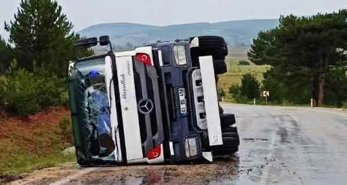 Eskişehir'de şiddetli sağanak kaza getirdi!