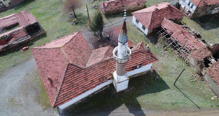 Eskişehir'de tarihi cami cemaatsiz kaldı!