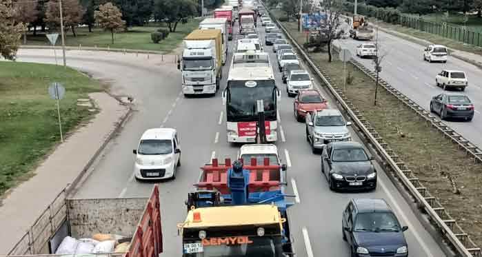 Eskişehir'de trafik kilitlendi: Sürücüler isyanda!