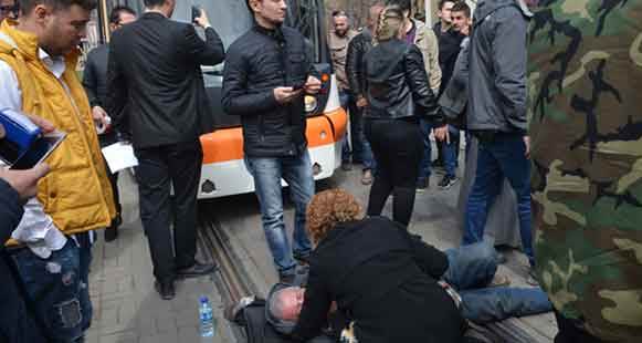 Eskişehir'de tramvay bir vatandaşa çarptı 