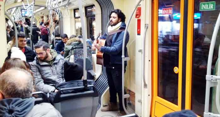 Eskişehir'de tramvay yolcularını şaşkına çevirdi!