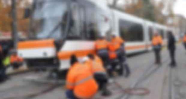 Eskişehir'de tramvayın çarptığı kişi ağır yaralandı