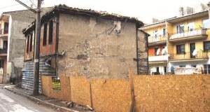 Eskişehir'de uyuşturucu yuvası metruk binalar yıkılıyor