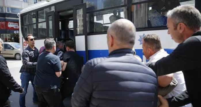 Eskişehir'de yaka paça gözaltına alındılar!