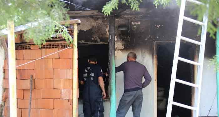 Eskişehir'de yangın: Alevlerin içinden kurtarıldı!
