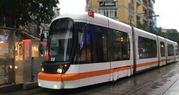 Eskişehir'de yoğun yağış tramvayı da vurdu!