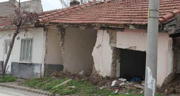Eskişehir'deki o evler tehlike saçmaya devam ediyor     