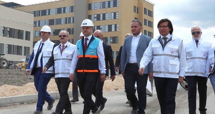 Eskişehir Valisi Çakacak Şehir Hastanesi'ni inceledi