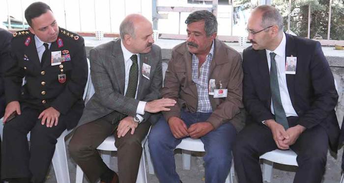 Eskişehir Valisi Çakacak'tan Şehit ailesine ziyaret
