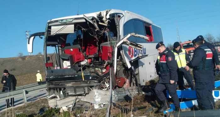 Eskişehir yolunda can pazarı: Yolcu otobüsü kaza yaptı!