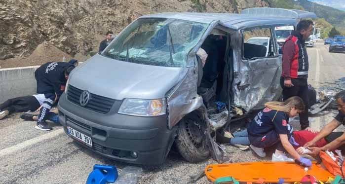 Eskişehirli öğrencileri taşıyan araç kaza yaptı: Can pazarı