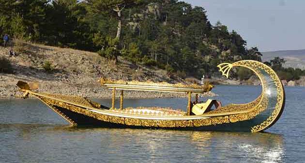 Eskişehirli usta turizm için tekne üretiyor