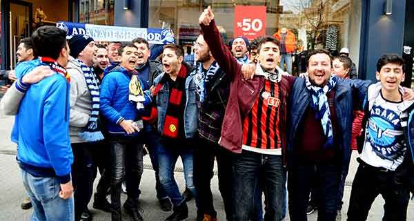 Eskişehirspor - Adana Demirspor maçında dostluk rüzgarları