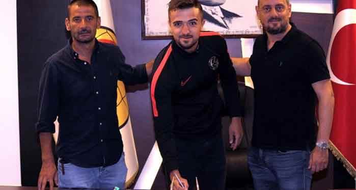 Eskişehirspor'a 3 yıllık imza attı!