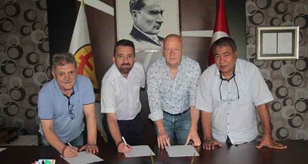 Eskişehirspor'da imzalar atıldı...