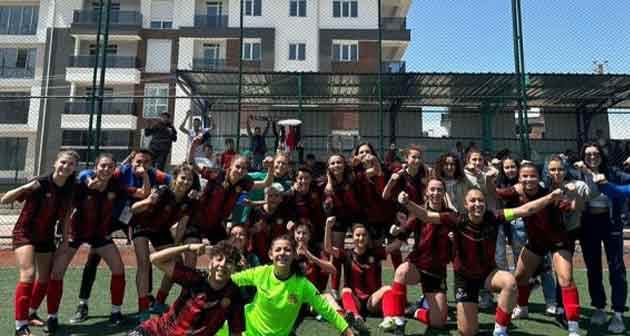 Eskişehirspor kadın futbol takımı gururlandı