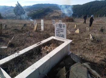 Hisarcık’In Ulaşlar Köyünde Mezarlığı Hayırseverler Temizledi
