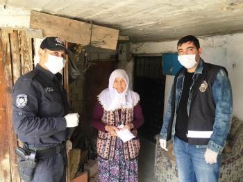 Hisarcık’Ta 65 Yaş Üstü Emeklilerin Maaşlarını Polis Evlerine Getiriyor
