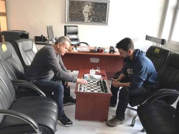 Hisarcık’Ta Öğretmenler Arası Satranç Turnuvası
