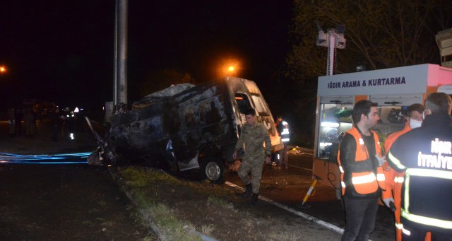 Iğdır'da feci kaza: 17 ölü, 38 yaralı