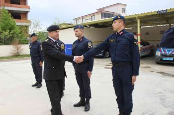 İl Jandarma Komutanı’Ndan Askerlere Ve Şehit Ailesine Bayram Ziyareti
