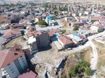 İscehisar Belediyesi Metruk Binaları Yıkıyor

