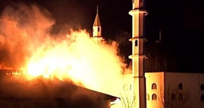 İsveç'te cami yakıldı