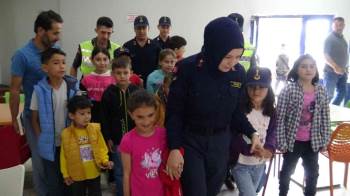 Jandarma Köy Çocuklarını Sinemayla Buluşturdu
