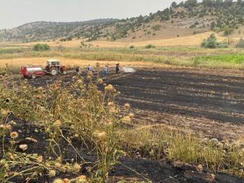 Jandarma Ve Köylüler Yangını 500 Dekarlık Buğday Ekili Alana Sıçramadan Söndürdü
