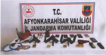 Jandarmadan Silah Kaçakçılarına Şafak Vakti Operasyon: 13 Gözaltı

