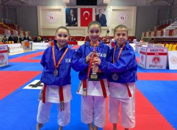 Karate Şampiyonası’Ndan Türkiye Derecesi İle Döndüler
