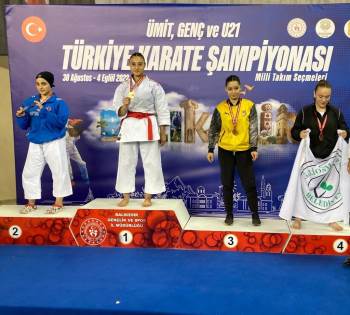 Karateciler Dünya Şampiyonası Vizesi Aldı
