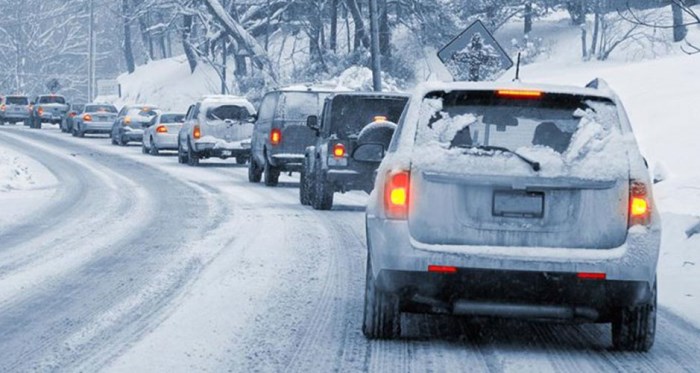 Karlı ve buzlu yollarda güvenli araç kullanımı 