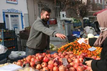 Kış Mevsiminde Sıcak Giden Havalar Sebze, Meyve Fiyatlarına Olumlu Yansıdı
