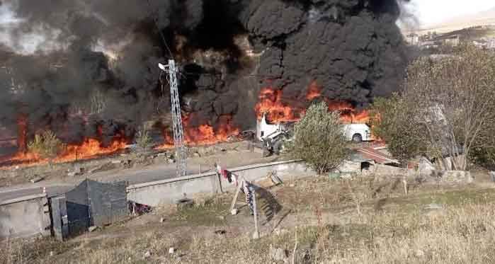 Korkunç kaza: Yolcu otobüsü tankere çarptı