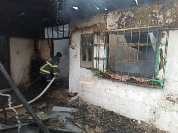 Köy Evinde Çıkan Yangın Korkuttu
