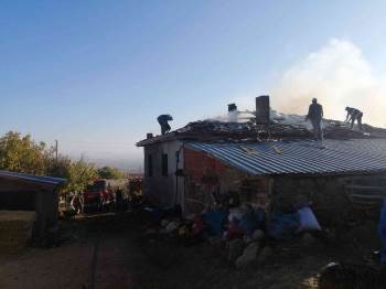 Köy Evinde Çıkan Yangın Paniğe Neden Oldu
