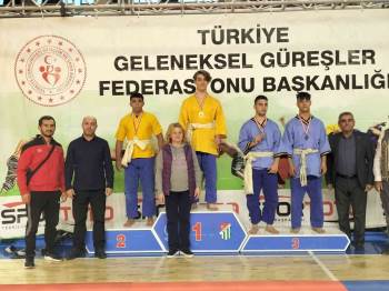 Kuşak Güreşi Ümit Kadınlar Ve Erkekler Türkiye Şampiyonası’Nda Bilecikli Sporculardan Büyük Başarı
