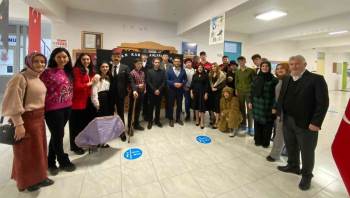 Kütahya Borsa İstanbul Anadolu Lisesi’Nde,” Roman Kahramanları Günü” Etkinliği
