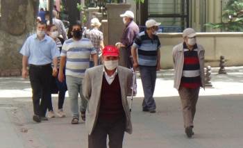 Kütahya’Da 65 Yaş Ve Üzeri Vatandaşlar Yeniden Sokağa Çıktı
