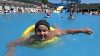 Kütahya’Da Gençler Ve Çocuklar, Havuzlarda Serinliyor
