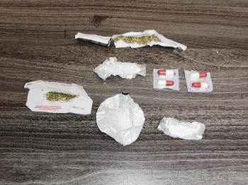 Kütahya’Da Polisin Kontrol Ettiği Araçta Uyuşturucu Ele Geçirildi
