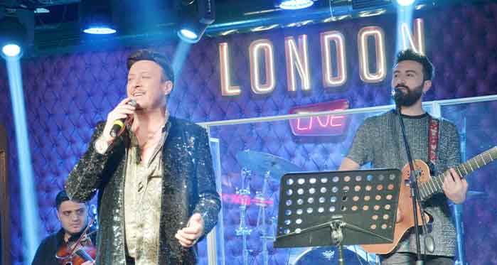 London Live’da Tunç Başalan sahnenin tozunu attırdı