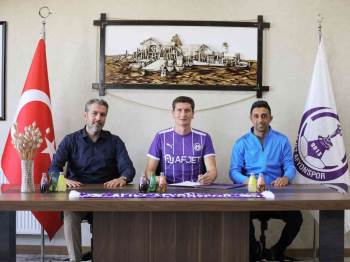 Melih Şencan Afyonsporla 1 Yıllık Sözleşme İmzaladı
